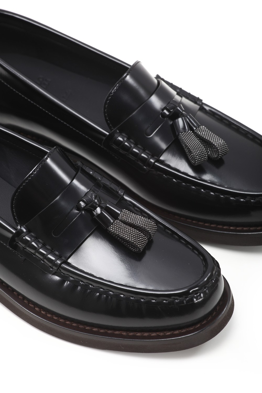 shop BRUNELLO CUCINELLI Saldi Mocassino: Brunello Cucinelli "Penny" loafer in vitello Minimal con Shiny Tassels.
Fodera in pelle.
Suola in micro leggero.
Decorazione in monile Nickel-free.
Composizione: 100% PELLE DI VITELLO.
Made in Italy.. MZVNG2739-C101 number 2822400